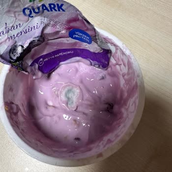 Sek Quark Yoğurt İçinden Yabancı Madde Çıkması Ve Sağlık Endişesi