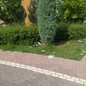 İnegöl Akhisar TOKİ Konutlarında Yetersiz Temizlik Ve Çöp Sorunu