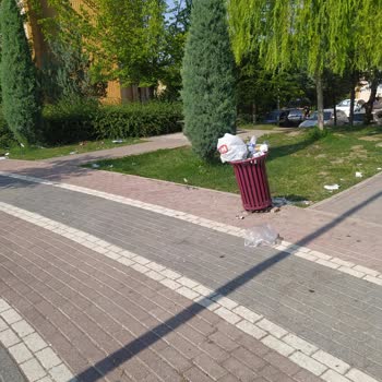 İnegöl Akhisar TOKİ Konutlarında Yetersiz Temizlik Ve Çöp Sorunu