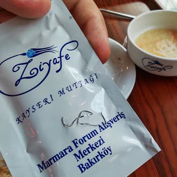 Çorbanın İçinden Tel Parçası Çıkması Ve Personelin İlgisizliği