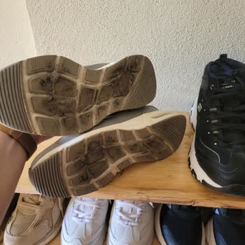 Skech Air Ayakkabımın Tabanı Kısa Sürede Parçalandı