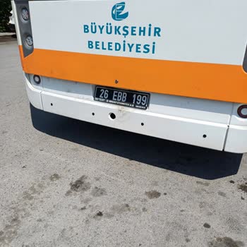 Otobüs Şoförünün Yolculuk Sırasında Sigara İçmesi Ve Telefonla Konuşması