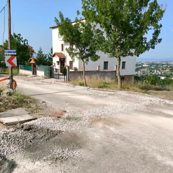 Su Basıncı Sorunu Sonrası Yolların Kirli Ve Bakımsız Bırakılması