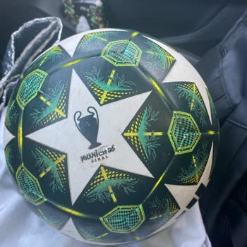 Decathlon'dan Alınan Futbol Topu Ve Eldivenlerde Dayanıklılık Sorunu İle Yetersiz Bilgilendirme