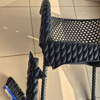 Balkon Sandalyesi Kısa Sürede Kırıldı