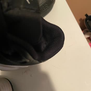 Dört Ayda Tabanı Patlayan Nike Air Ayakkabı Mağduriyeti