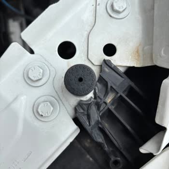 Ekspertiz Raporunda Far Kırığı Atlandı, Maddi Zarara Uğradım