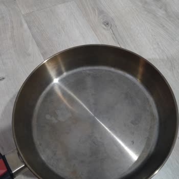 Woll Çelik Tavada İlk Kullanımdan İtibaren Kalıcı İzler Ve İade Sorunu Yaşadım