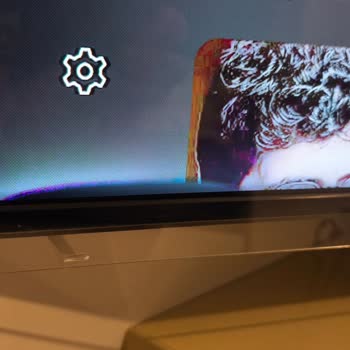 Samsung TVde Köşelerde Beyaz Işık Ve Ölü Piksel Sorunu Yaşadım