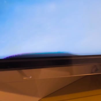 Samsung TVde Köşelerde Beyaz Işık Ve Ölü Piksel Sorunu Yaşadım