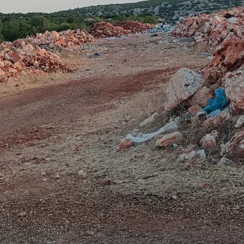 Belediye Enkaz Ve Çöp Atıkları Yüzünden Arazi Yolum Kapatıldı