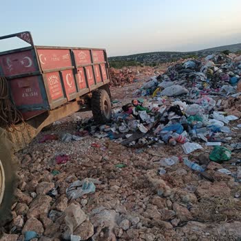 Belediye Enkaz Ve Çöp Atıkları Yüzünden Arazi Yolum Kapatıldı