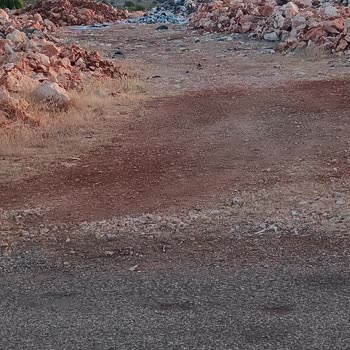 Belediye Enkaz Ve Çöp Atıkları Yüzünden Arazi Yolum Kapatıldı