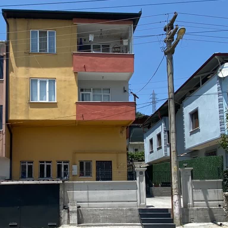 Bahçe Girişimi Engelleyen Elektrik Direğinin Taşınmasını Talep Ediyorum