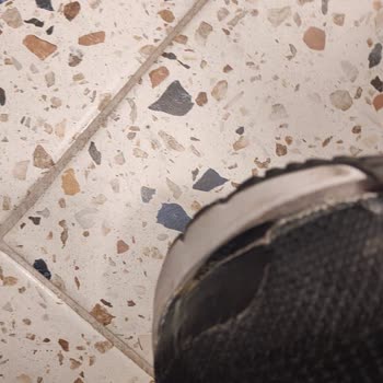 Hediye Gelen Nike Air Max İlk Giyişte Tabanından Ayrıldı