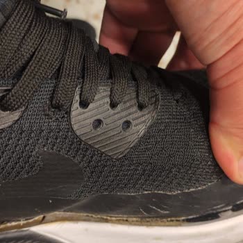 Hediye Gelen Nike Air Max İlk Giyişte Tabanından Ayrıldı