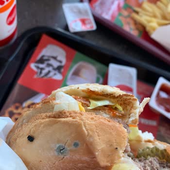 Burger King'de Küflü Hamburger Skandalı: Sağlığımız Tehlikede!