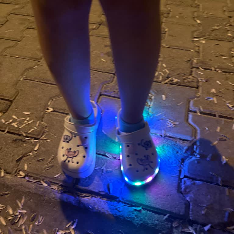 LCW Yeni Alınan Işıklı Terliğin Işığı Kısa Sürede Bozuldu