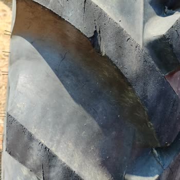 Petlas Traktör Lastiklerinde Erken Aşınma Ve Çatlak Sorunu