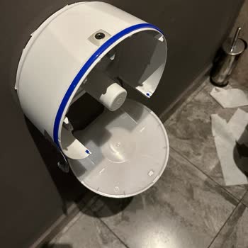 Gloria Jeans Şubesinde Hijyen Eksikliği Ve Personel İlgisizliği