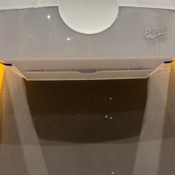 Gloria Jeans Şubesinde Hijyen Eksikliği Ve Personel İlgisizliği