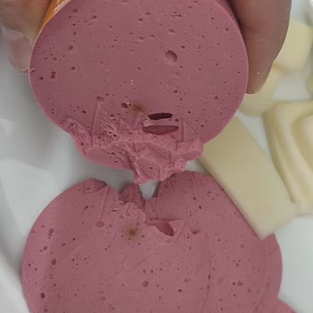 Aldığım Salamda Garip Renk Ve Güven Sorunu Yaşadım