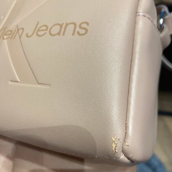 Yeni Alınan Çantada İki Kullanımda Aşınma Ve Soyulma Yaşadım