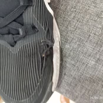 Altı Ayda Dağılan Ayakkabıya Kullanıcı Hatası Denmesi Şaşkınlık Yarattı