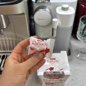 Ferrero Rocher Taze Beklerken Bayat Çıkan Çikolatalar Şaşırttı