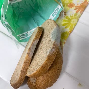 Migros Sanal Marketten Küflenmiş Ve Son Kullanma Tarihi Geçmiş Ekmek Gönderildi