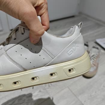 Ecco Ayakkabıda Sararan Taban Ve Sorumluluktan Kaçış