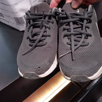 Nike Ayakkabı 2 Ayda Yırtıldı, Değişim Reddedildi