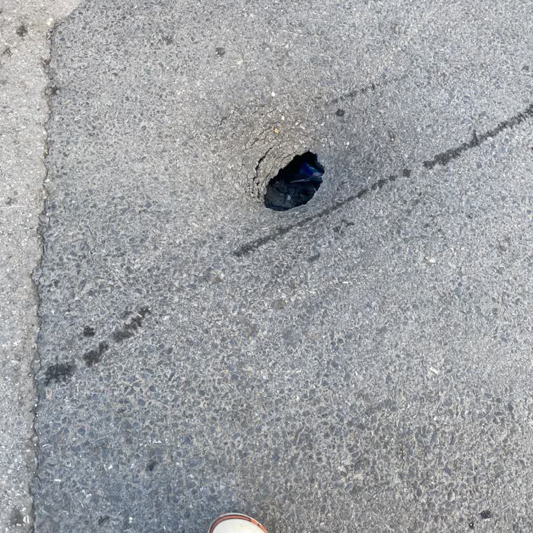 Sahabiye Mahallesinde Asfalt Çökmesi İçin Çözüm Bekleniyor