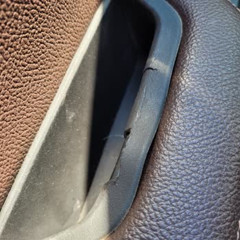 BMW X3'te Deri Parçalarda Erime Ve Değer Kaybı Şikayeti