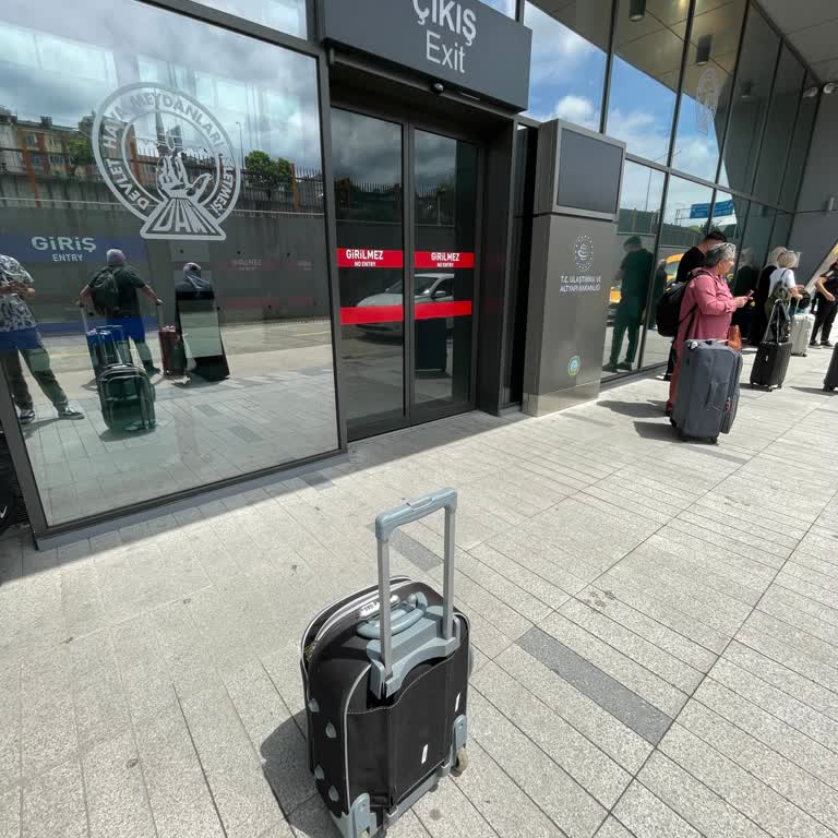 Valizim Kırıldı, Tamirat İçin Muhatap Bulamıyorum