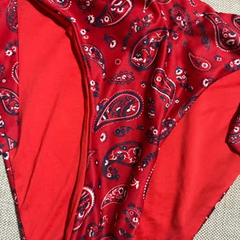 Aldığım Bikini Üstü Sürekli Katlanıyor Ve Gevşiyor