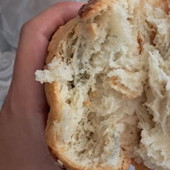 BİM Şubesinden Alınan Poğaçaların Küflü Ve Bayat Çıkması