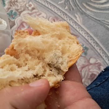 BİM Şubesinden Alınan Poğaçaların Küflü Ve Bayat Çıkması