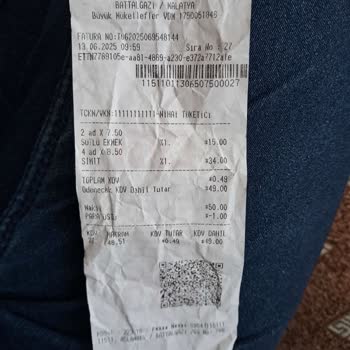 BİM Şubesinden Alınan Poğaçaların Küflü Ve Bayat Çıkması