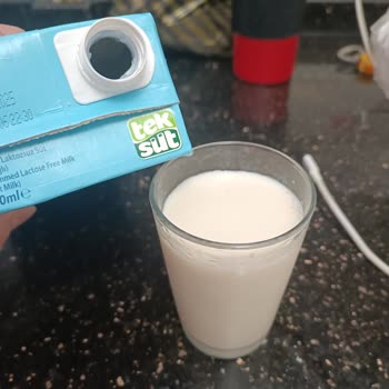 Bebeğime Verdiğim Laktozsuz Süt Pembe Çıktı Sebebini Acilen Öğrenmek İstiyorum