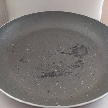 Mehtap Mutfak Eşyaları Tava Kaplaması Soyuluyor, Sağlık Riski Oluşturuyor