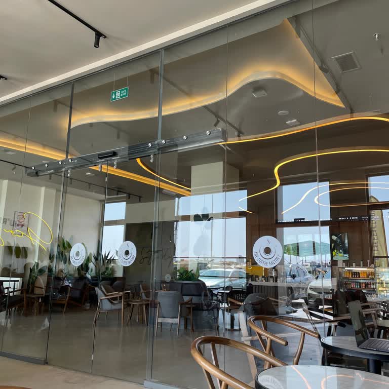 Klimasız Ve Havasız Ortam Müşteri Ve Çalışanları Zorluyor