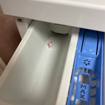 Стиральный порошок Ariel оставляет остатки на одежде