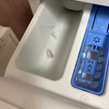 Стиральный порошок Ariel оставляет остатки на одежде