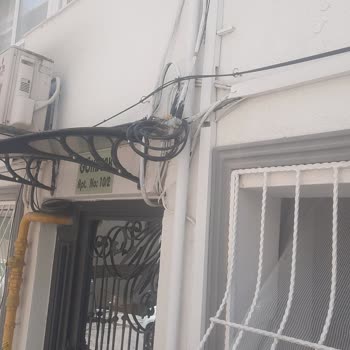 Kanalet Varken Kabloları Dışarıdan Döşediler, Görüntü Kirliliği Oluştu