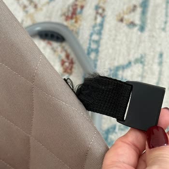 Emniyet Kemeri İpleri Sökülen Ana Kucağı Ve Ulaşılamayan Marka