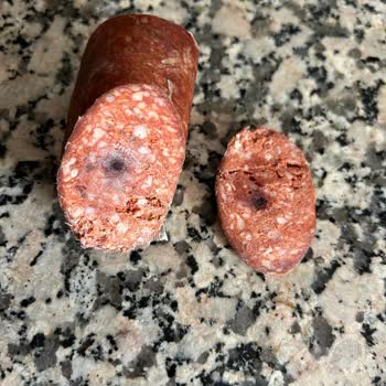 Şahin Sucuklarında Anlaşılmaz Yabancı Cisim Şoku