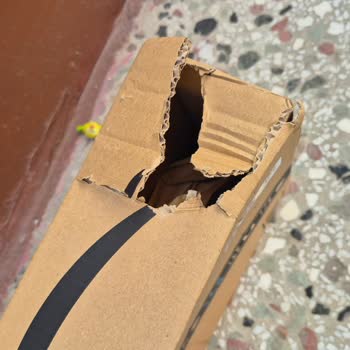 Yırtık Koliler Ve Sorumluluktan Kaçan Kargo Firması