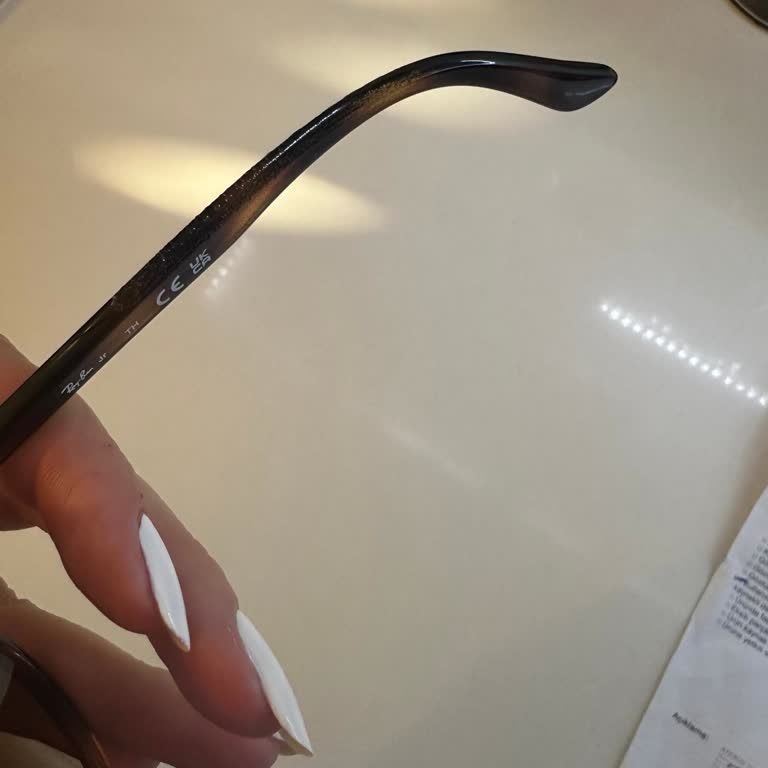Gafas Ray-Ban para niños, deformación en la patilla y problema de garantía