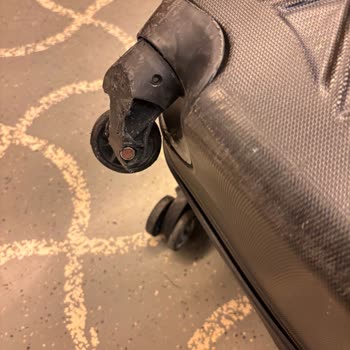 Nach Flugausfall in Ercan Chaos, Gewalt & kaputtes Gepäck, keine Hilfe!